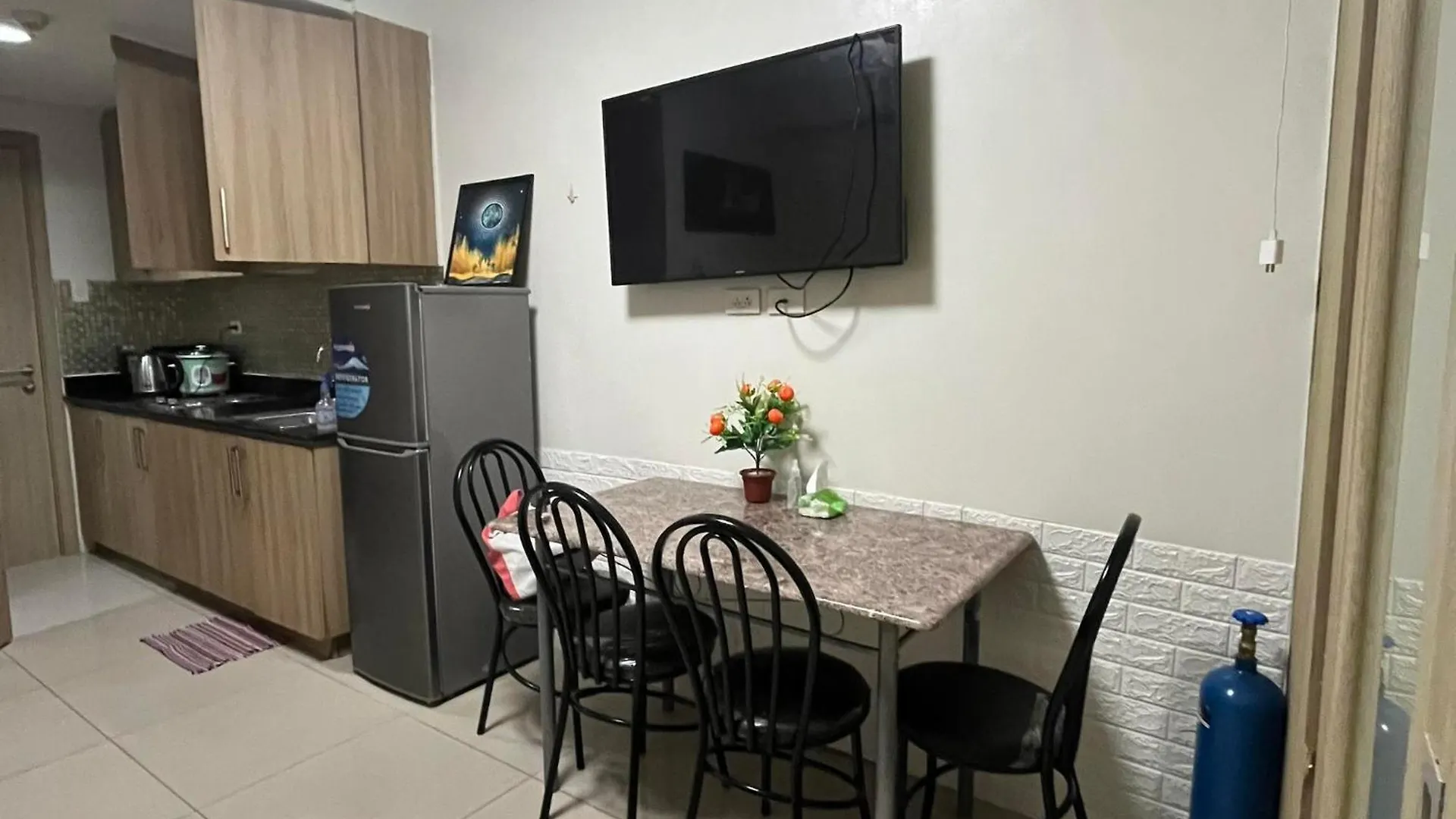 Shell/Shore Residences Manila Apartment