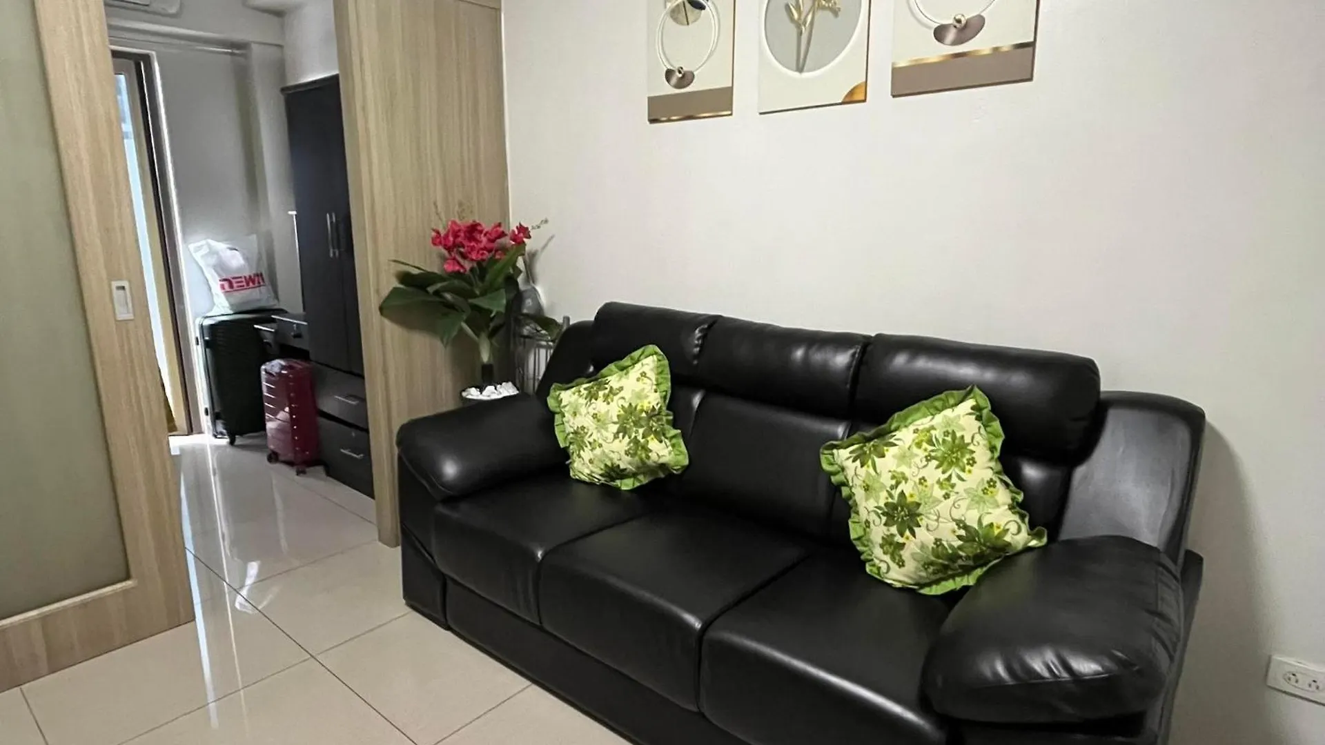 Shell/Shore Residences Manila 0*,